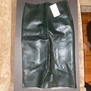 NWT! Zara faux leather dark green pencil skirt